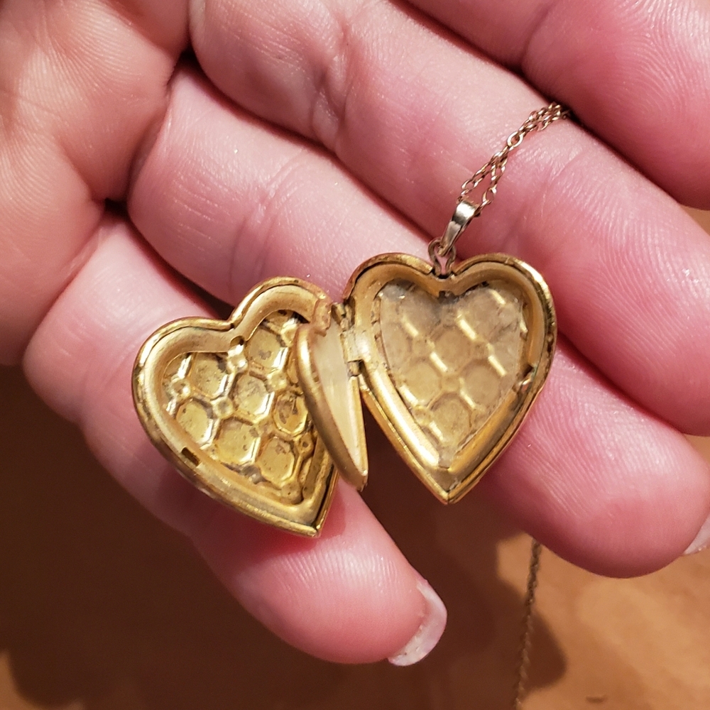 10k Locket - Picture 4 of 5